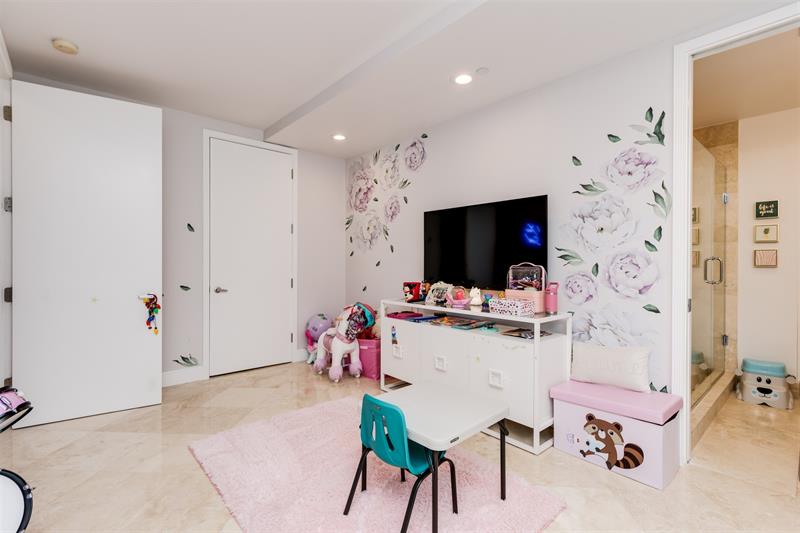 Image 30 of 45 For 301 Hendricks Isle  7