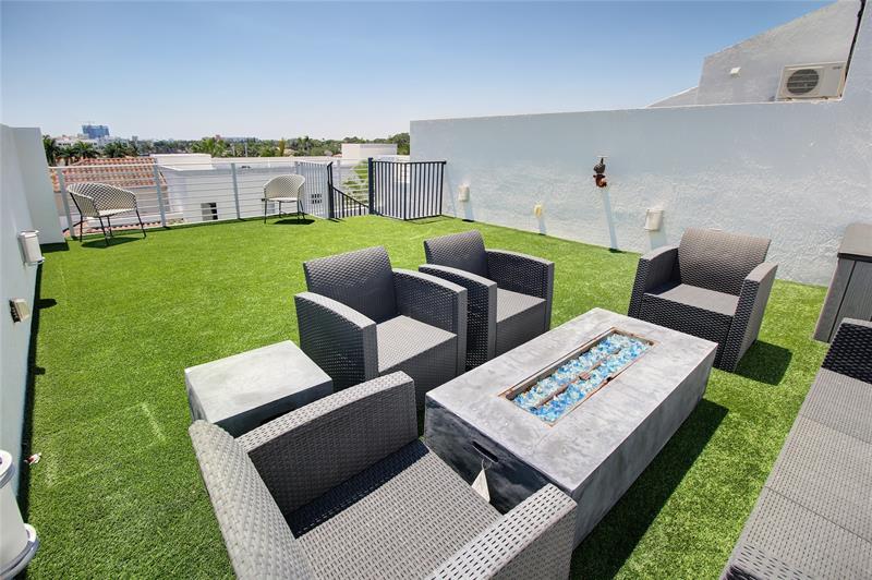 Image 38 of 45 For 301 Hendricks Isle  7