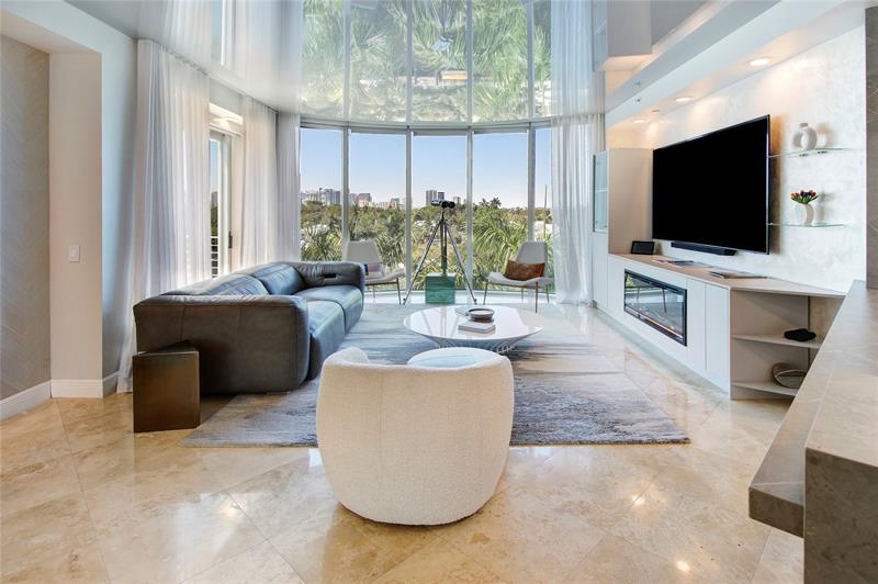 Image 9 of 45 For 301 Hendricks Isle  7