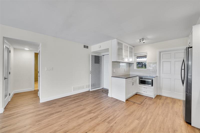 Image 10 of 54 For 3121 51 St  406e