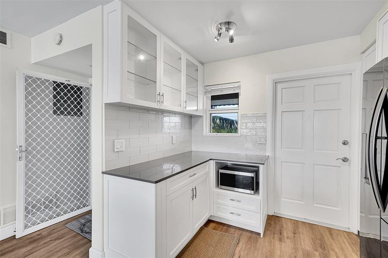 Image 12 of 54 For 3121 51 St  406e