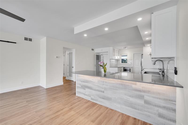 Image 15 of 54 For 3121 51 St  406e