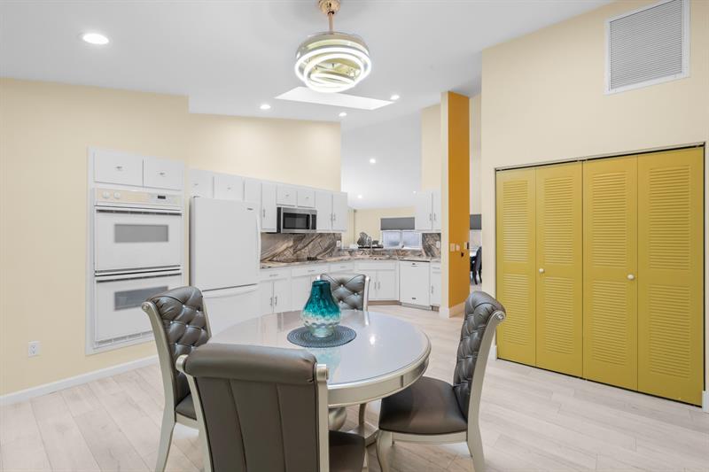 Image 11 of 26 For 8600 Floralwood Dr