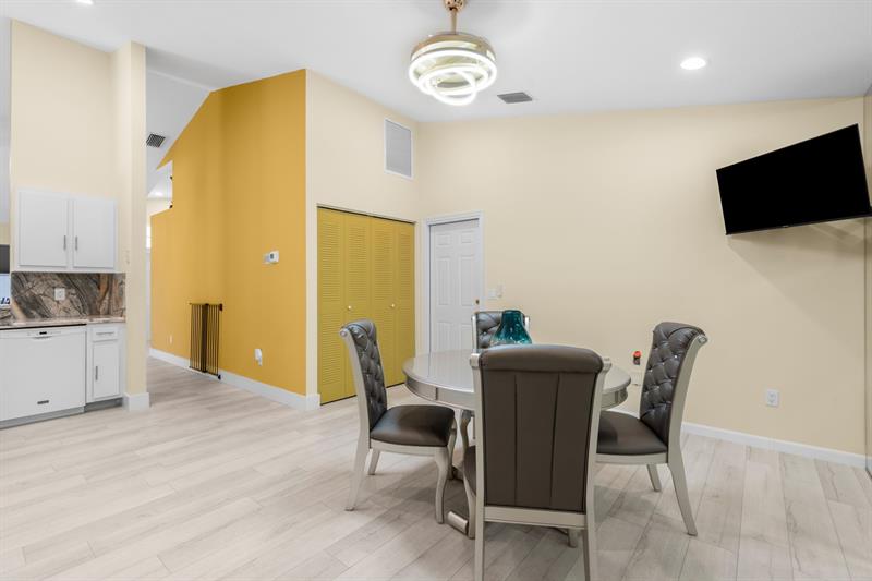 Image 12 of 26 For 8600 Floralwood Dr