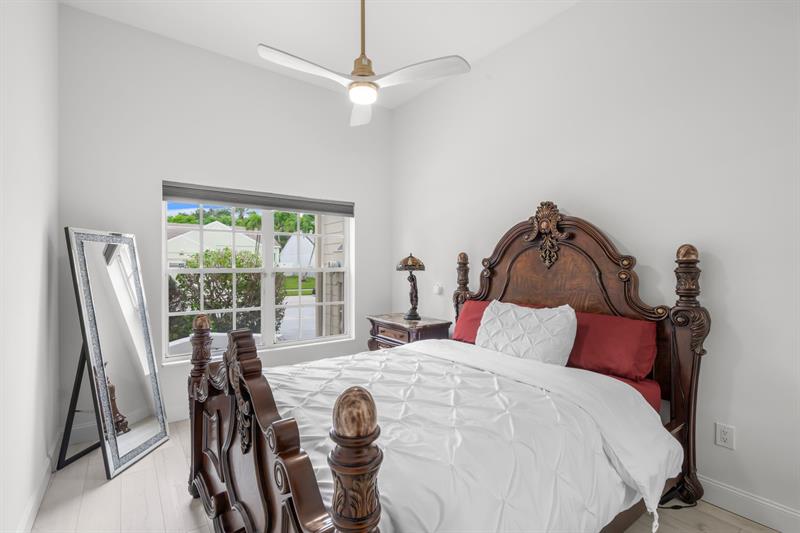 Image 16 of 26 For 8600 Floralwood Dr