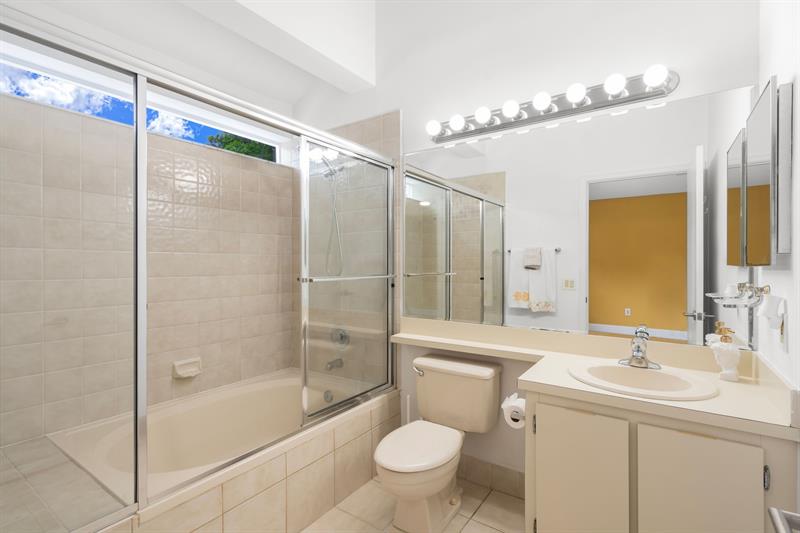 Image 22 of 26 For 8600 Floralwood Dr