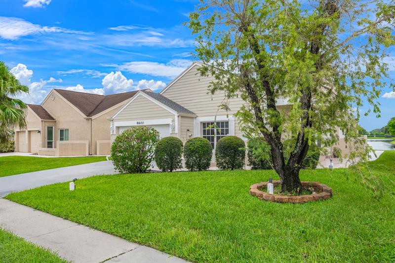 Image 4 of 26 For 8600 Floralwood Dr