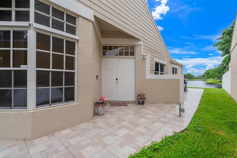 Image 5 of 26 For 8600 Floralwood Dr