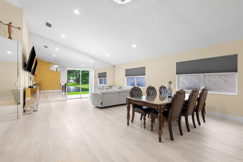 Image 6 of 26 For 8600 Floralwood Dr