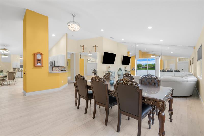 Image 7 of 26 For 8600 Floralwood Dr