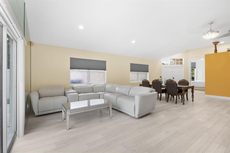 Image 8 of 26 For 8600 Floralwood Dr