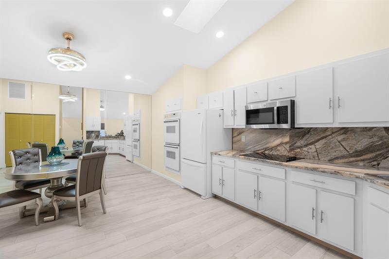 Image 9 of 26 For 8600 Floralwood Dr