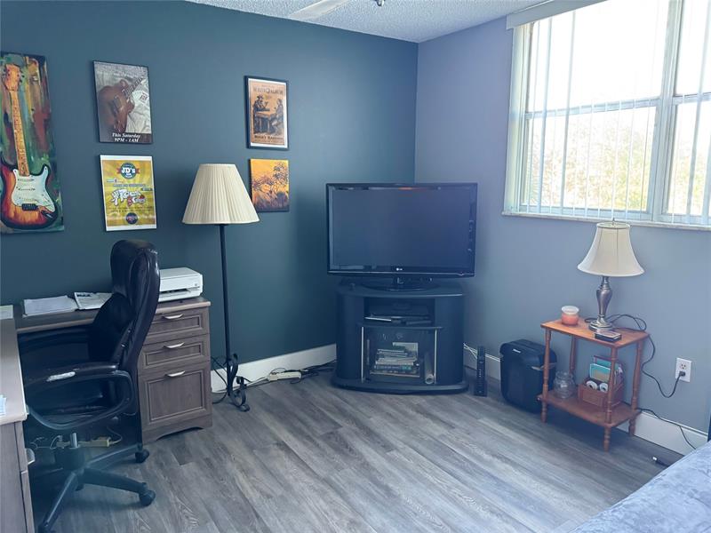 Image 16 of 28 For 1800 Lauderdale Ave  1307