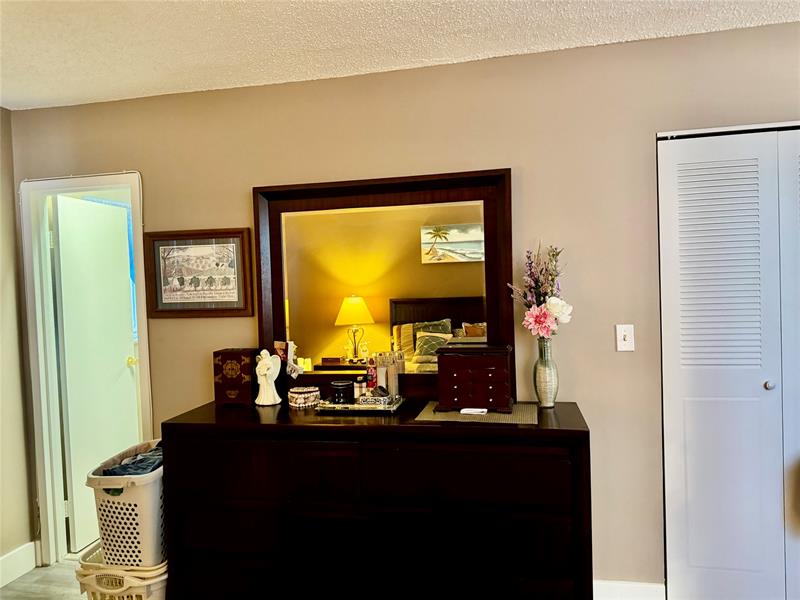 Image 22 of 28 For 1800 Lauderdale Ave  1307