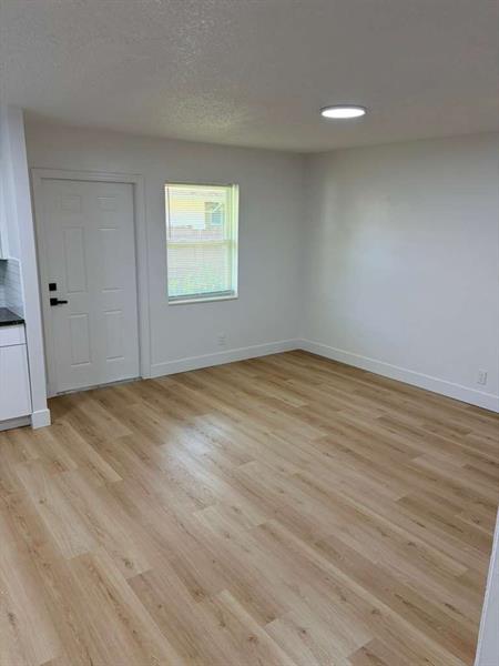 Image 10 of 19 For 334 Avondale Dr  2