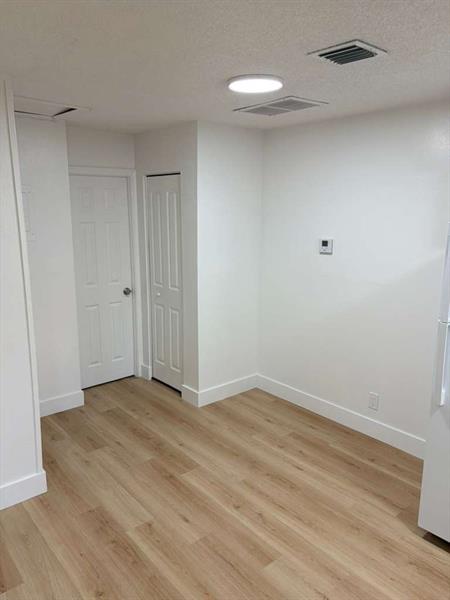Image 11 of 19 For 334 Avondale Dr  2