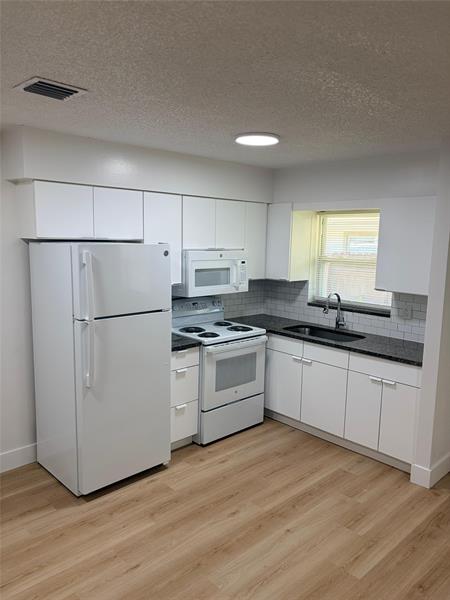 Image 9 of 19 For 334 Avondale Dr  2