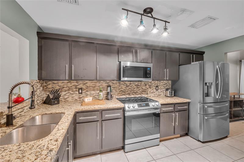 Image 11 of 39 For 4165 Pine Island Rd  4165