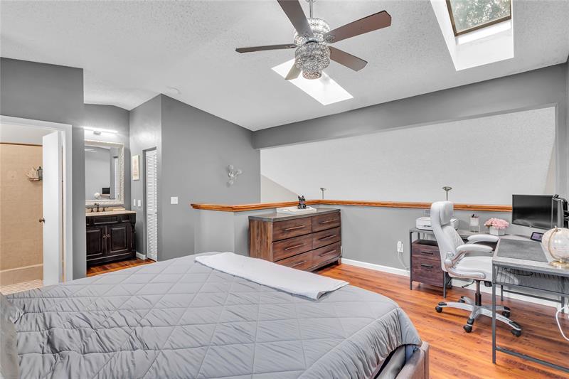 Image 15 of 39 For 4165 Pine Island Rd  4165