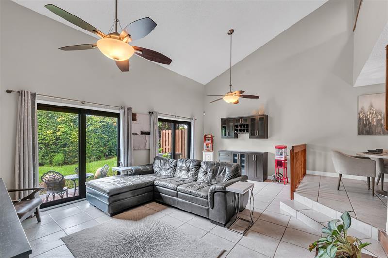 Image 4 of 39 For 4165 Pine Island Rd  4165