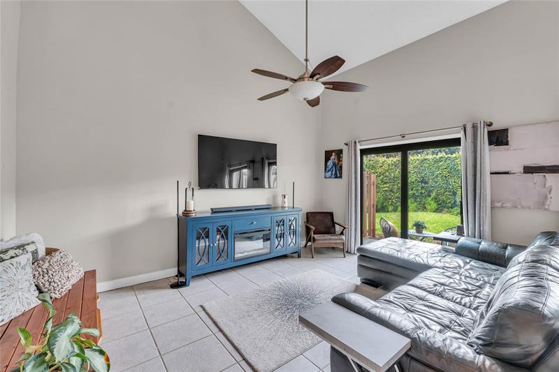 Image 5 of 39 For 4165 Pine Island Rd  4165