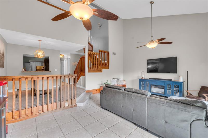 Image 7 of 39 For 4165 Pine Island Rd  4165