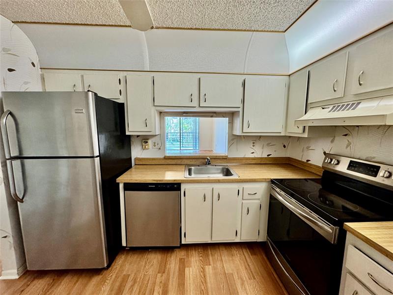 Image 11 of 42 For 1810 Lauderdale Ave  2210