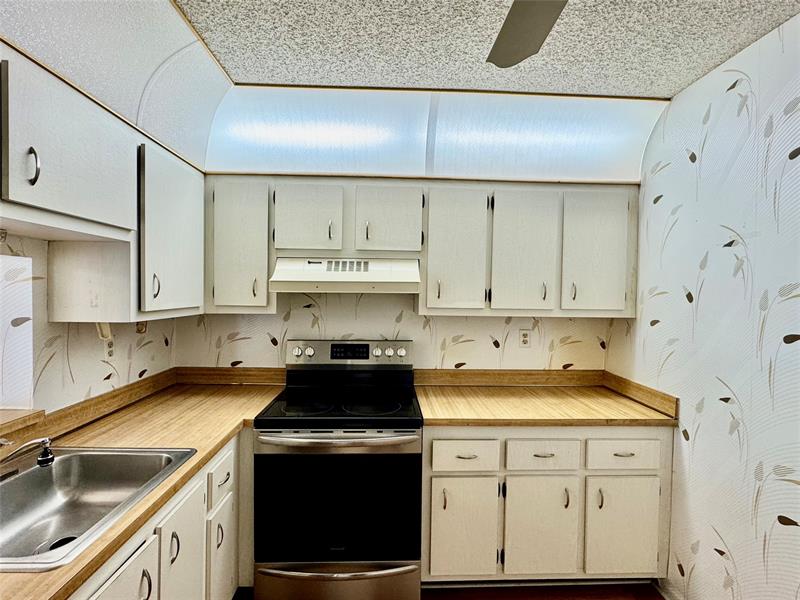 Image 12 of 42 For 1810 Lauderdale Ave  2210