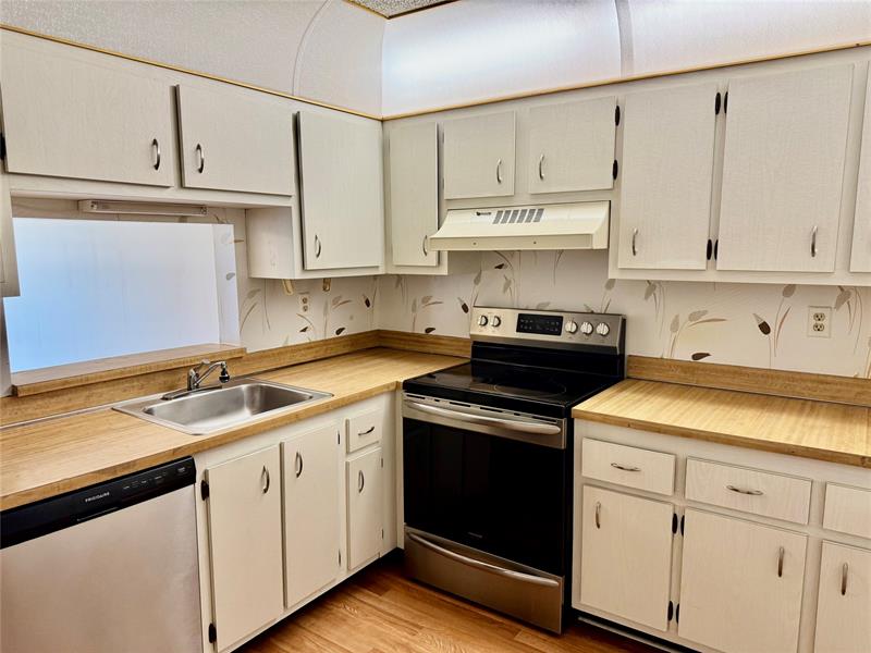 Image 13 of 42 For 1810 Lauderdale Ave  2210