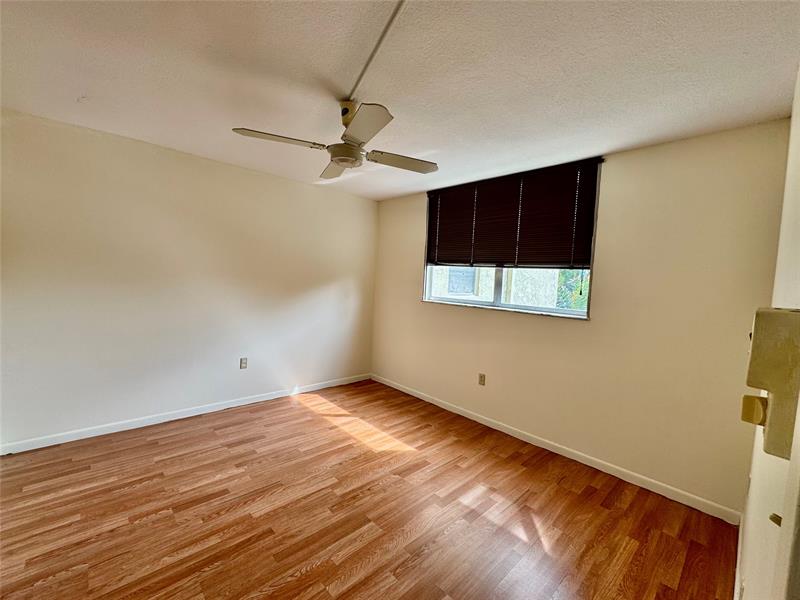 Image 22 of 42 For 1810 Lauderdale Ave  2210