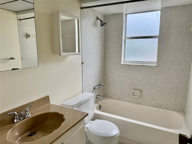 Image 24 of 42 For 1810 Lauderdale Ave  2210