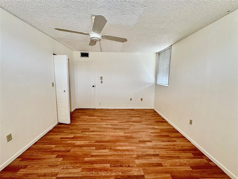 Image 28 of 42 For 1810 Lauderdale Ave  2210