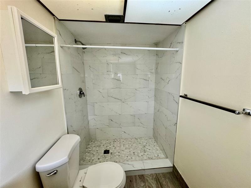 Image 32 of 42 For 1810 Lauderdale Ave  2210