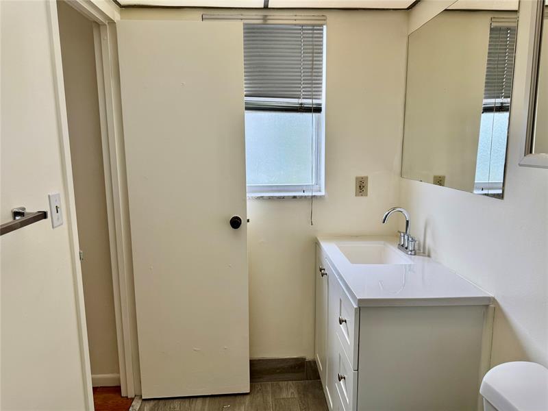 Image 33 of 42 For 1810 Lauderdale Ave  2210