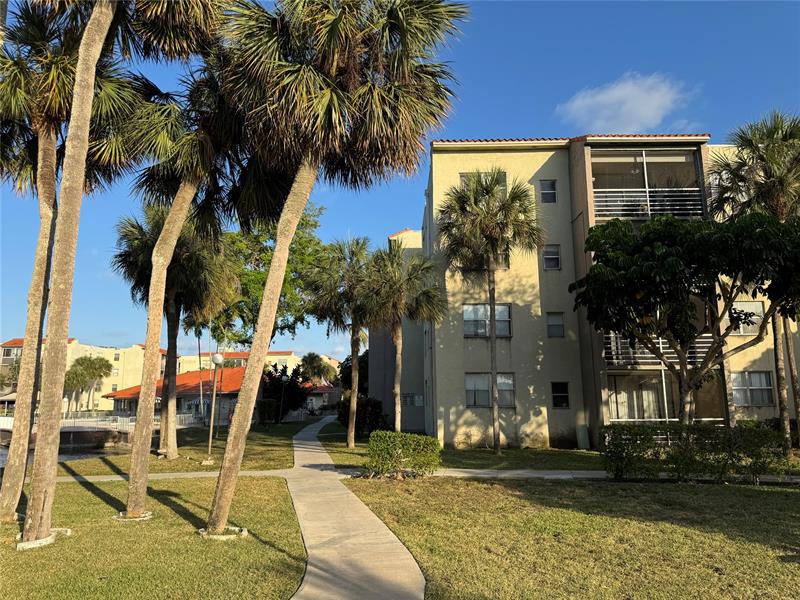 Image 39 of 42 For 1810 Lauderdale Ave  2210