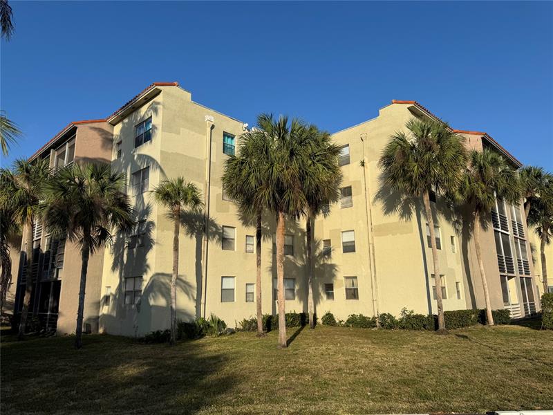 Image 4 of 42 For 1810 Lauderdale Ave  2210