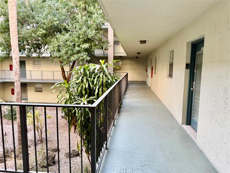 Image 5 of 42 For 1810 Lauderdale Ave  2210