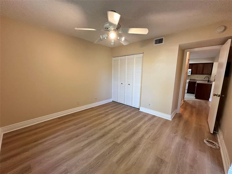 Image 13 of 25 For 5661 Riverside Dr  202