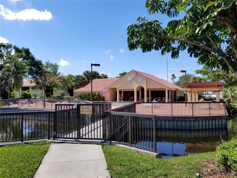 Image 19 of 25 For 5661 Riverside Dr  202