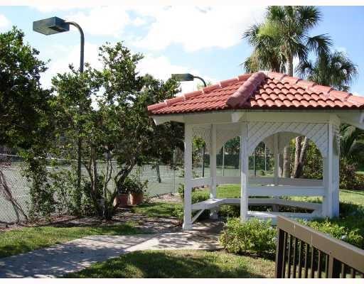 Image 20 of 25 For 5661 Riverside Dr  202