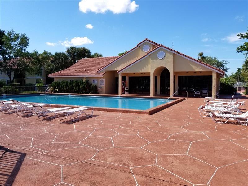 Image 21 of 25 For 5661 Riverside Dr  202