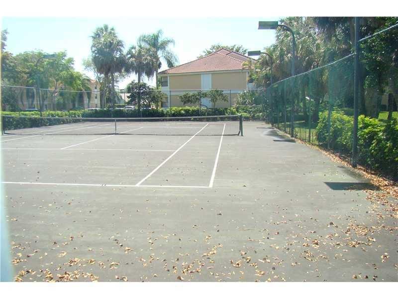 Image 24 of 25 For 5661 Riverside Dr  202