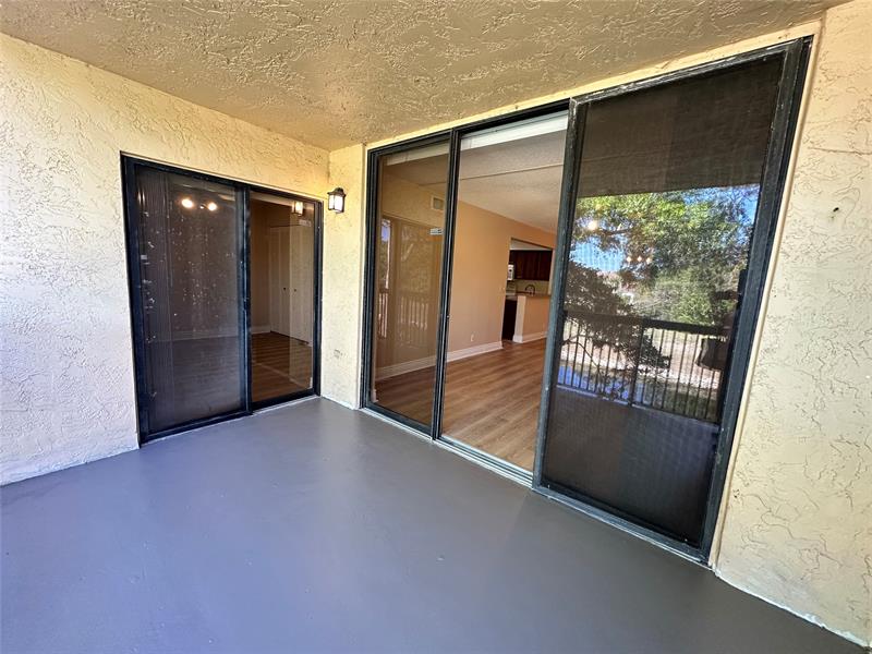 Image 5 of 25 For 5661 Riverside Dr  202