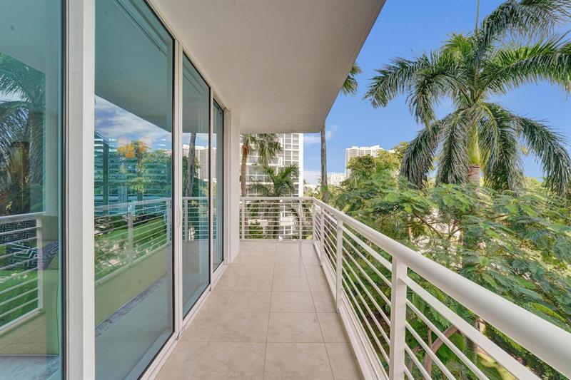 Image 13 of 28 For 2831 Ocean Blvd  303n