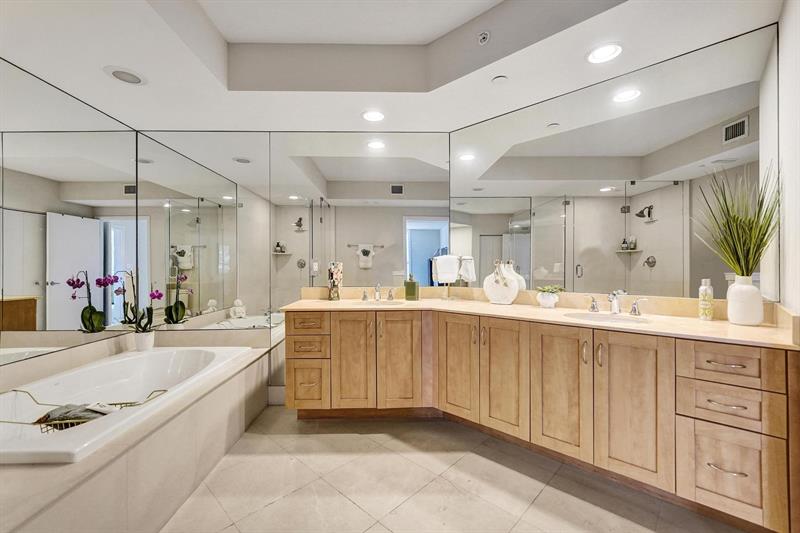Image 6 of 28 For 2831 Ocean Blvd  303n