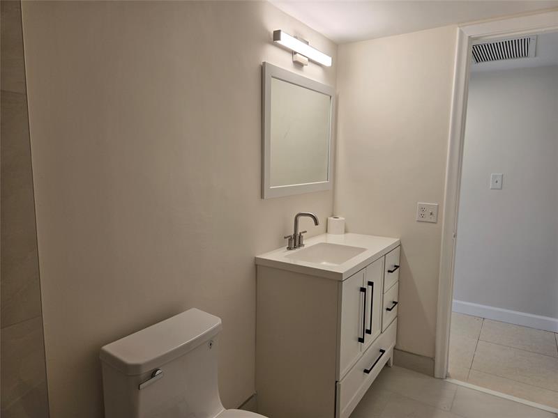 Image 16 of 41 For 505 20th Ave  118