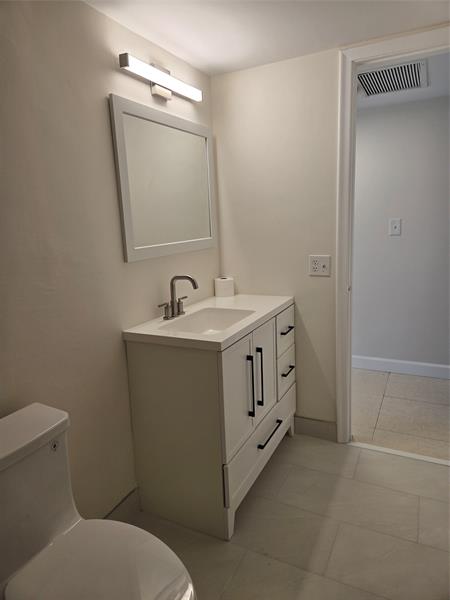 Image 31 of 41 For 505 20th Ave  118