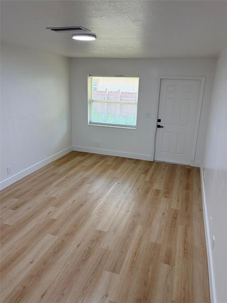 Image 8 of 23 For 334 Avondale Dr  3