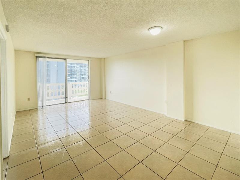 Image 4 of 19 For 15600 7th Ave  518