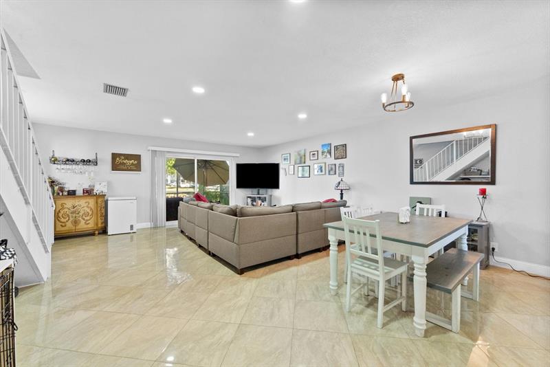 Details for 547 Pine Island Rd  25, Plantation, FL 33324